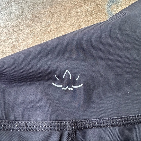 Beyond Yoga Compression Lux High Waisted Midi Legging Women's Size Small Black - Picture 4 of 9